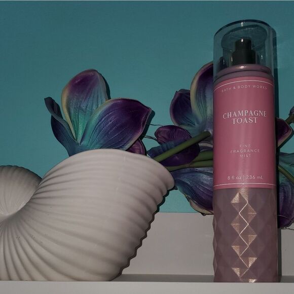 Champagne toast- Bath & Body Works - Picture 2 of 5